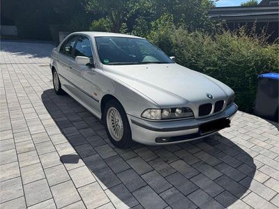 BMW 523