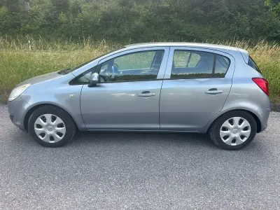 Gebraucht Opel Corsa Edition 90 PS (66 kW) 2009 Silber Kleinwagen