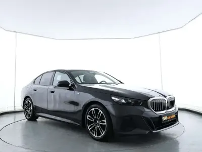 Gebraucht BMW 520 M Sport 197 PS (144 kW) 2025 Grau Limousine