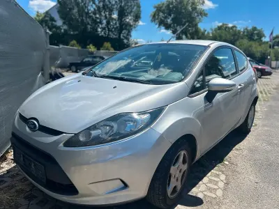 Gebraucht Ford Fiesta 95 PS (69 kW) 2010 Silber Limousine