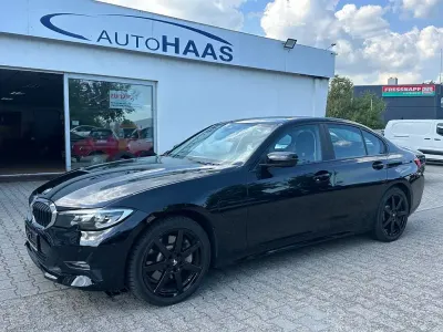 Gebraucht BMW 330 Advantage 184 PS (135 kW) 2020 Schwarz ii/bonnet fluid black Limousine