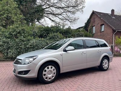 Usata Opel Astra Edition 90 CV (66 kW) 2010 Argento Berlina