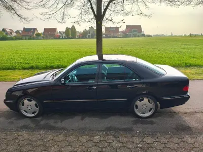 Gebraucht Mercedes E240 Avantgarde 170 PS (125 kW) 2000 Schwarz Limousine