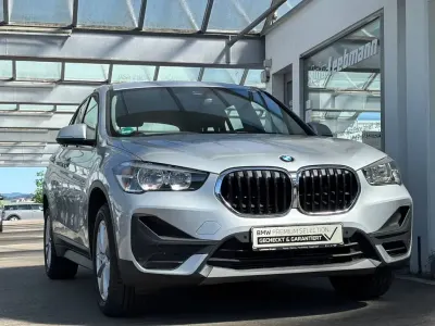 Gebraucht BMW X1 Advantage 192 PS (141 kW) 2020 Glaciersilver (metallic) SUV