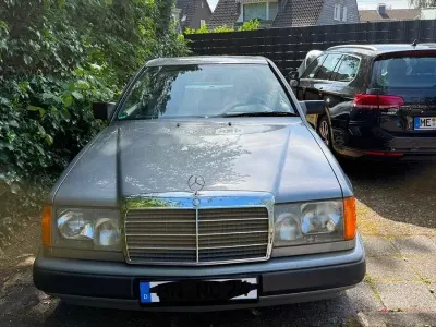 Gebraucht Mercedes 230 132 PS (97 kW) 1988 Silber Coupé