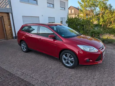Gebraucht Ford Focus SYNC Edition 125 PS (91 kW) 2014 Rot Limousine