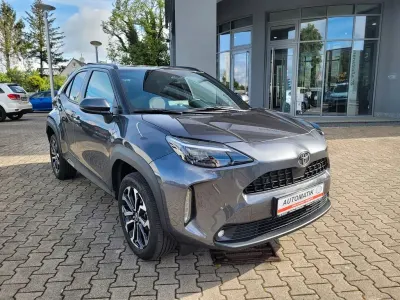 Gebraucht Toyota Yaris Cross Style 131 PS (96 kW) 2025 Grün metallic SUV