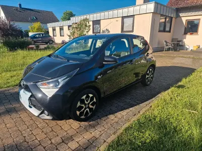 Gebraucht Toyota Aygo 72 PS (52 kW) 2019 Schwarz Kleinwagen