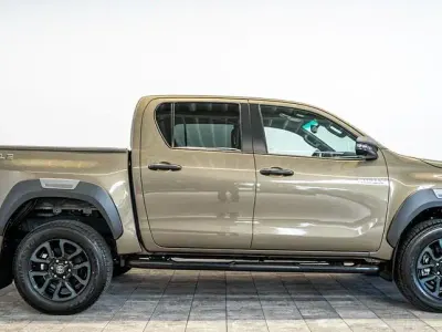 Nowe Toyota HiLux 204 KM (150 kW) 2026 Zielony Pickup
