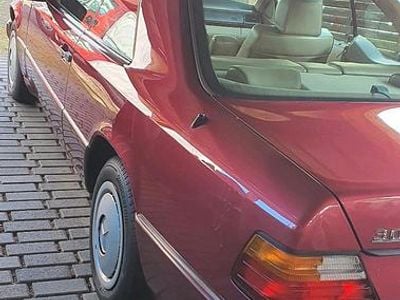 Gebraucht Mercedes E300 179 PS (131 kW) 1990 Rot Coupé