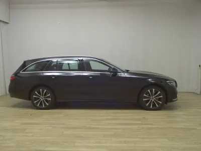 Gebraucht Mercedes E300 Avantgarde 306 PS (225 kW) 2022 Schwarz Kombi