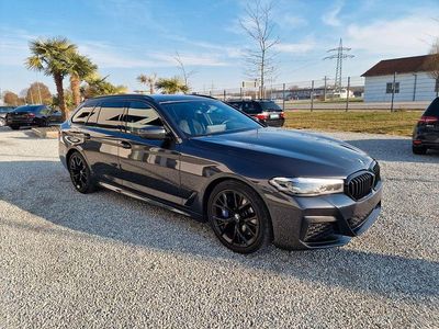 Gebraucht BMW 530 M Sport 286 PS (210 kW) 2021 Sophistograu brillanteffekt Kombi