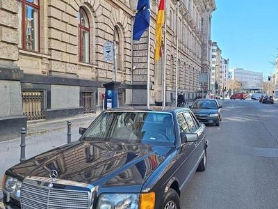 Gebraucht Mercedes 560 300 PS (220 kW) 1989 Schwarz Limousine