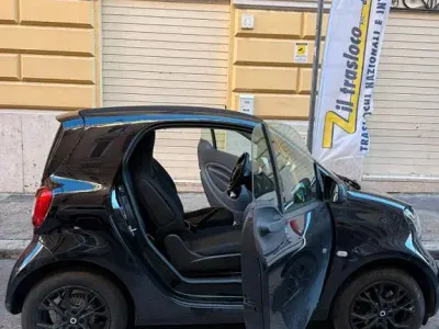 Gebraucht Smart ForTwo Coupé 71 PS (52 kW) 2019 Schwarz Coupé