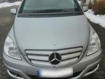 Gebraucht Mercedes B180 109 PS (80 kW) 2010 Silber Van / Kleinbus