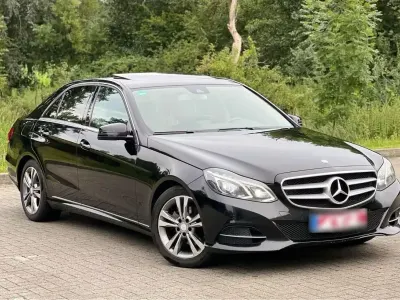 Gebraucht Mercedes E220 Avantgarde 170 PS (125 kW) 2016 Schwarz Limousine