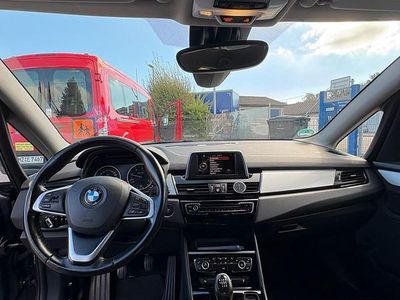 Grau Gebraucht 2015 BMW 218 Sport Line Kombi | 8.200 € (Teuer)