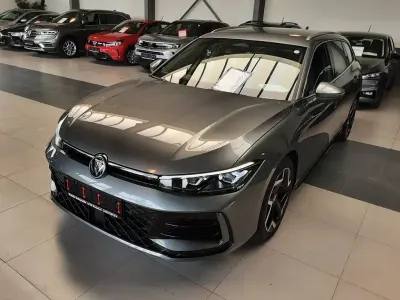 Neu VW Passat R-line 193 PS (141 kW) 2026 Grau Kombi