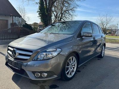 Gebraucht Mercedes B180 122 PS (89 kW) 2012 Grau Van / Kleinbus