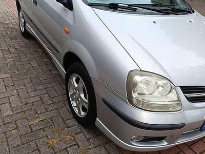 Nissan Almera Tino