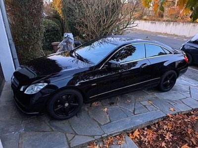 Gebraucht Mercedes E200 184 PS (135 kW) 2010 Schwarz Coupé