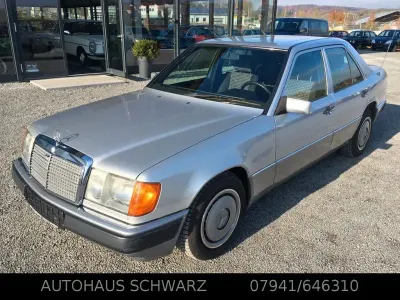 Gebraucht Mercedes 200 118 PS (86 kW) 1992 Silber Limousine