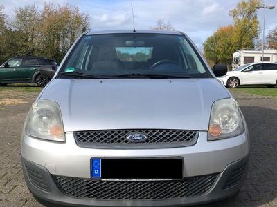 gebraucht Ford Fiesta 1,3 44 kW Ambiente Ambiente