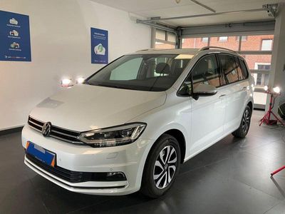 Weiß Gebraucht 2022 VW Touran Van / Kleinbus | 27.500 € (Fairer Preis)