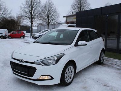 Gebraucht Hyundai i20 Classic 75 PS (55 kW) 2015 Weiß Kleinwagen