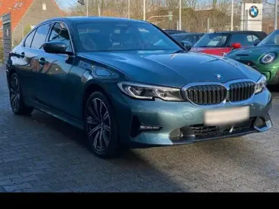 Gebraucht BMW 330e Sport Line 292 PS (214 kW) 2019 Andere farben Limousine