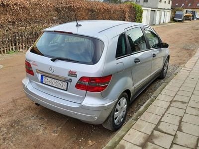 Mercedes B200