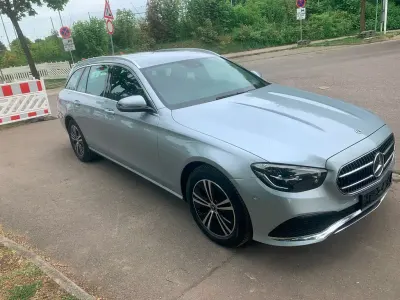 Gebraucht Mercedes E220 Avantgarde 194 PS (142 kW) 2022 Silber Limousine
