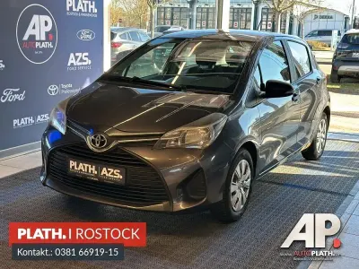 Gebraucht Toyota Yaris Basis 69 PS (50 kW) 2015 Grau Kleinwagen