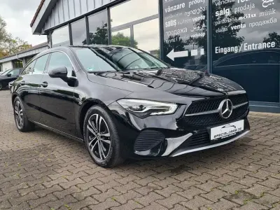 Gebraucht Mercedes CLA180 Shooting Brake 136 PS (100 kW) 2023 Schwarz Kombi