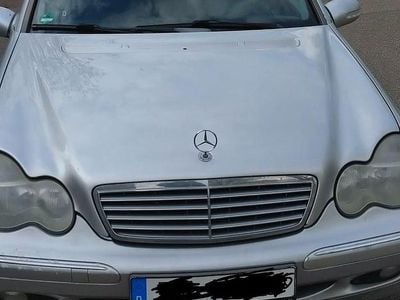 Second-hand Mercedes 220 143 CP (105 kW) 2000 Argintiu Berlinǎ