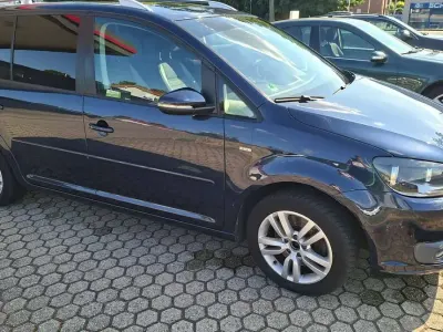 Gebraucht VW Touran Cup 140 PS (102 kW) 2014 Blau Van / Kleinbus