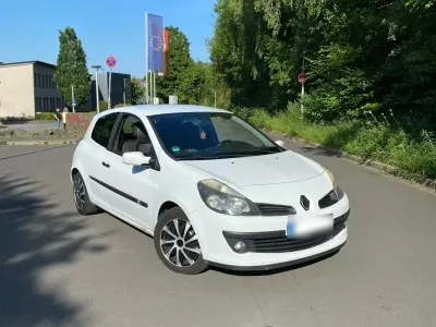 Gebraucht Renault Clio III 102 PS (75 kW) 2009 Weiß Kleinwagen
