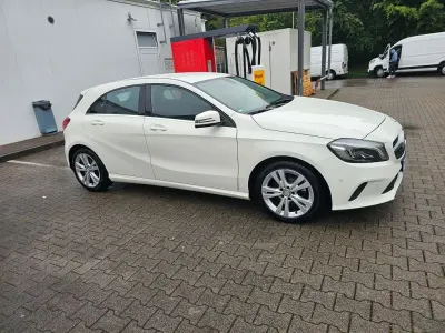 Gebraucht Mercedes A160 Urban 102 PS (75 kW) 2016 Weiß Limousine