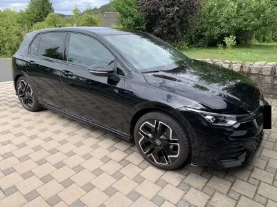 Gebraucht VW Golf VIII R-line 150 PS (110 kW) 2025 Schwarz Limousine