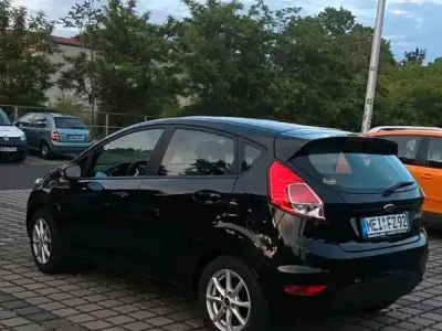 Gebraucht Ford Fiesta 95 PS (69 kW) 2014 Schwarz Kleinwagen
