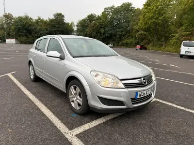 Gebraucht Opel Astra Innovation 90 PS (66 kW) 2009 Silber Kleinwagen