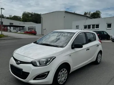 Gebraucht Hyundai i20 85 PS (62 kW) 2013 Weiß Kleinwagen