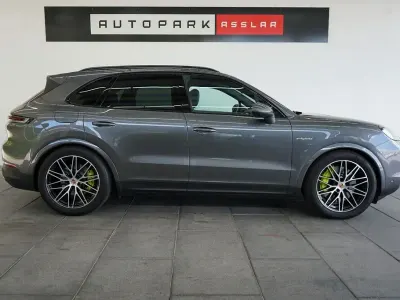 Gebraucht Porsche Cayenne S E-Hybrid 519 PS (381 kW) 2025 Quarzitgraumetallic SUV