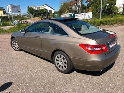Usata Mercedes E350 Elegance 292 CV (214 kW) 2009 Oro Coupé