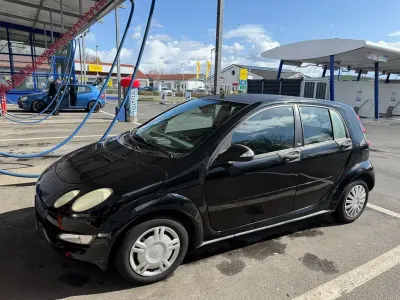 Begagnad Smart ForFour 75 HK (55 kW) 2004 Svart Halvkombi