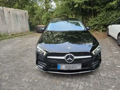 Gebraucht Mercedes A180 136 PS (100 kW) 2019 Schwarz Limousine