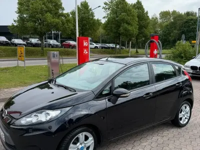 Gebraucht Ford Fiesta 82 PS (60 kW) 2010 Schwarz Limousine
