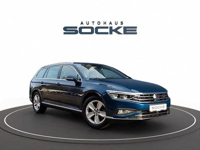 Aquamarinblau metallic Gebraucht 2022 VW Passat Elegance Kombi | 29.985 € (Teuer)