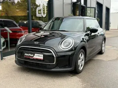 Używany Mini Cooper 136 KM (100 kW) 2023 Czarny Hatchback