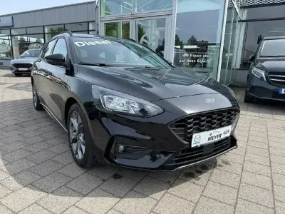 Gebraucht Ford Focus ST-Line 120 PS (88 kW) 2021 Obsidianschwarz metallic Kombi